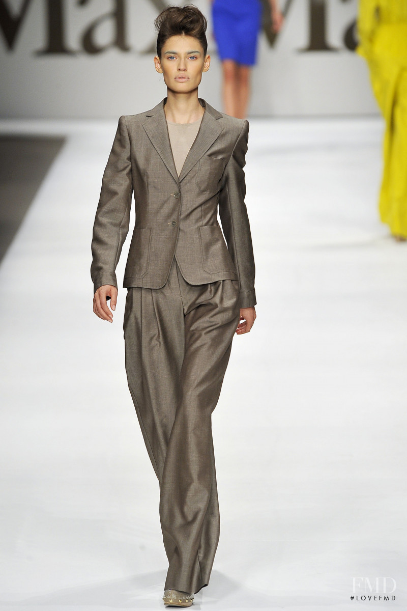 Bianca Balti featured in  the Max Mara fashion show for Spring/Summer 2009