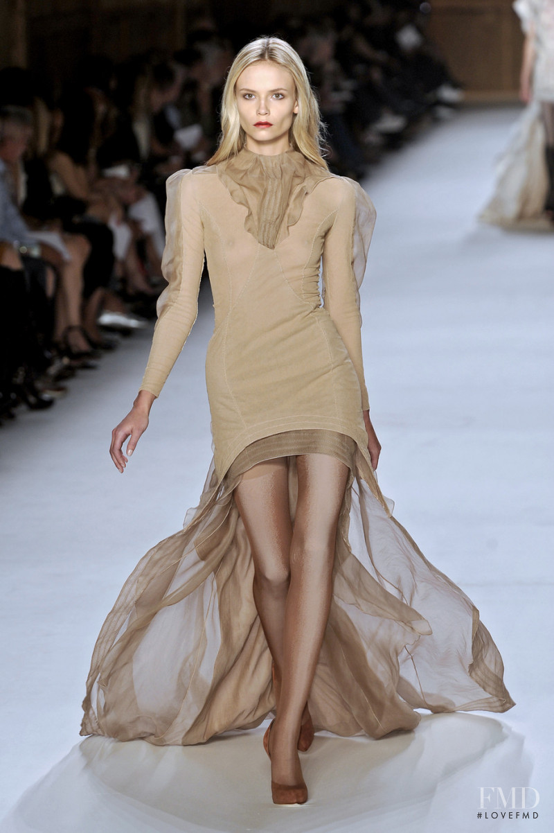 Natasha Poly featured in  the Nina Ricci fashion show for Spring/Summer 2009