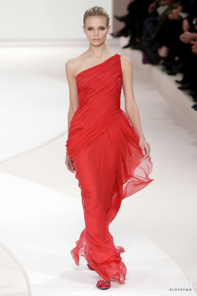 Natasha Poly featured in  the Valentino fashion show for Spring/Summer 2009