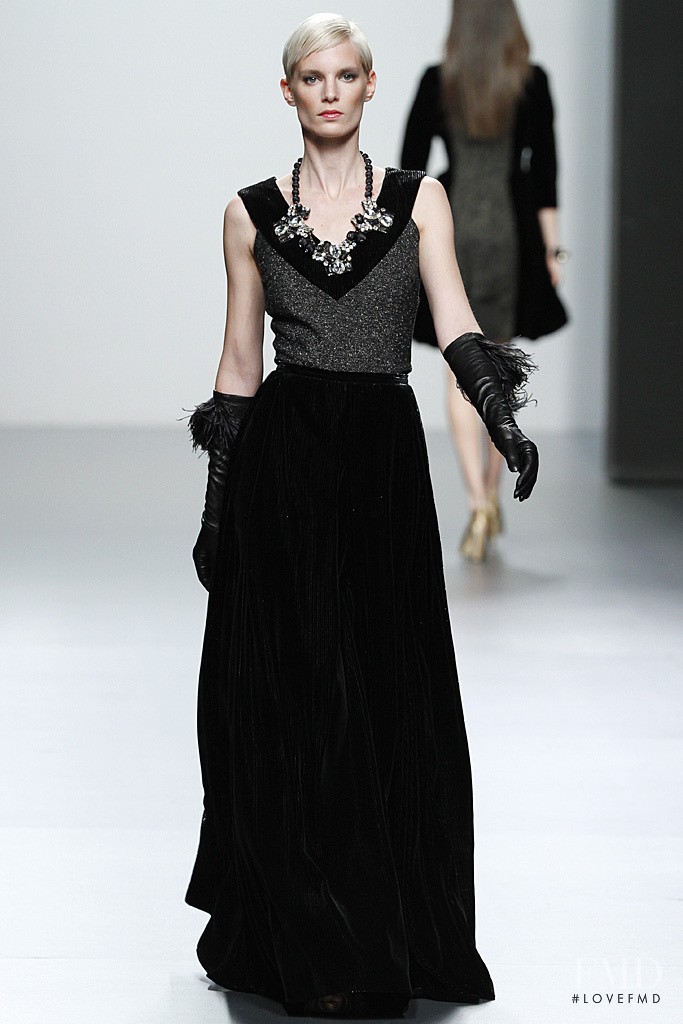 Javier Larrainzar fashion show for Autumn/Winter 2011