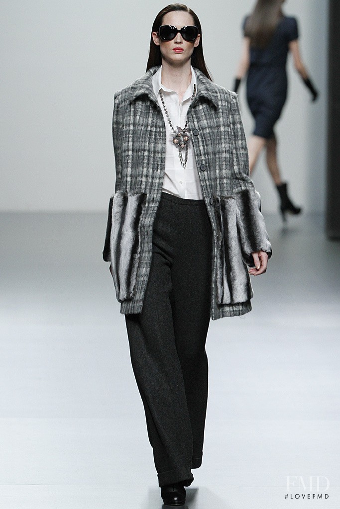 Javier Larrainzar fashion show for Autumn/Winter 2011