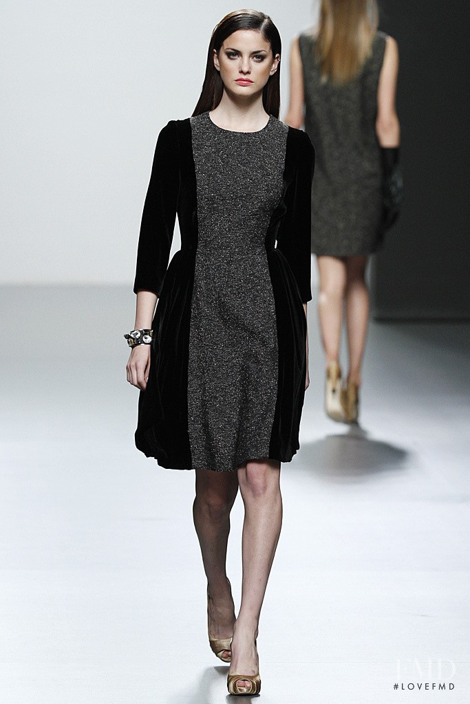 Javier Larrainzar fashion show for Autumn/Winter 2011