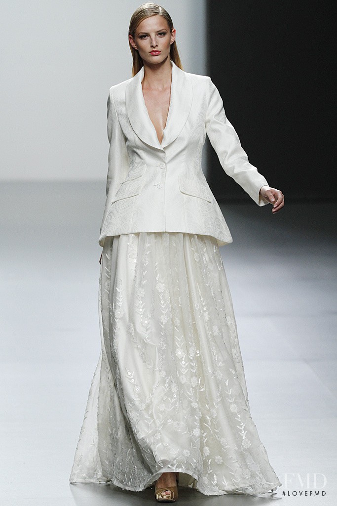 Javier Larrainzar fashion show for Autumn/Winter 2011