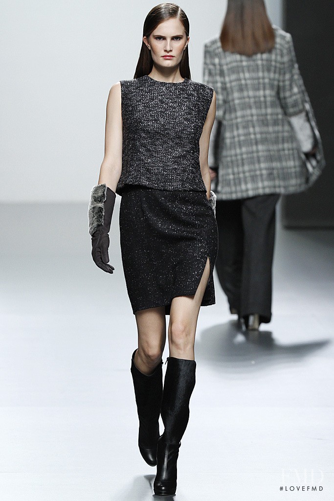 Javier Larrainzar fashion show for Autumn/Winter 2011