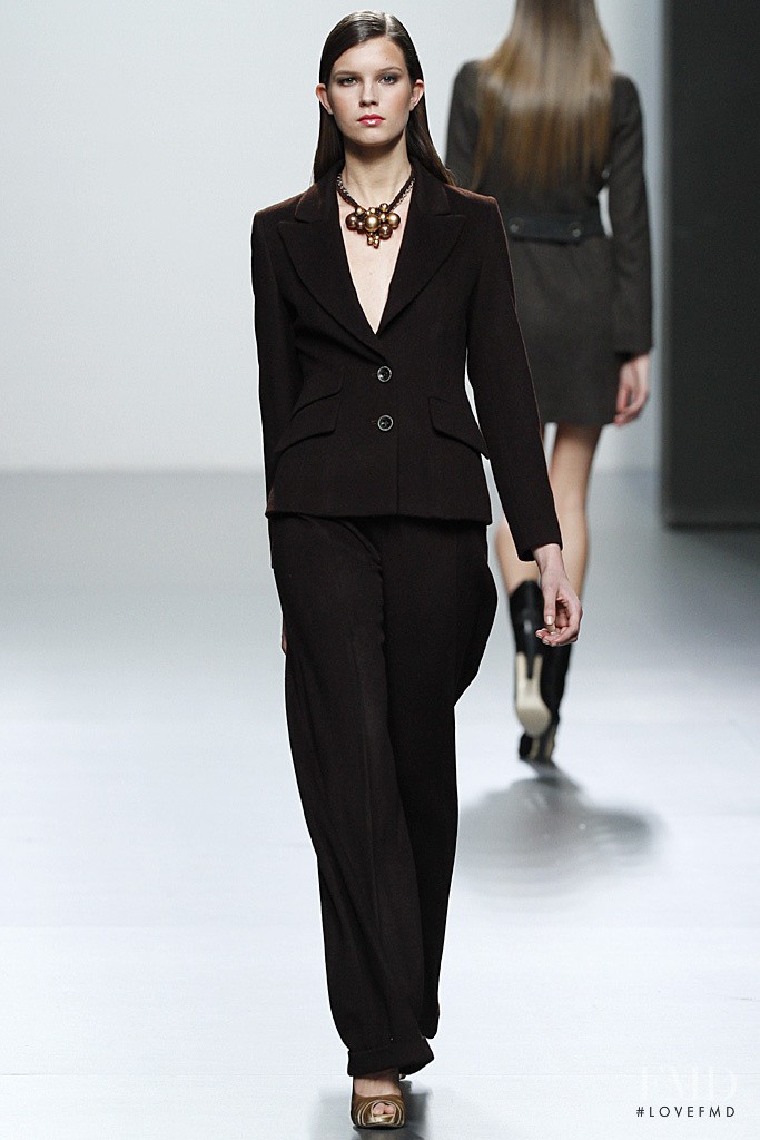 Javier Larrainzar fashion show for Autumn/Winter 2011