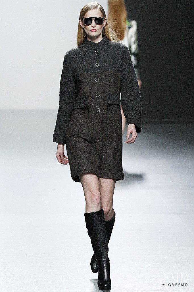 Javier Larrainzar fashion show for Autumn/Winter 2011