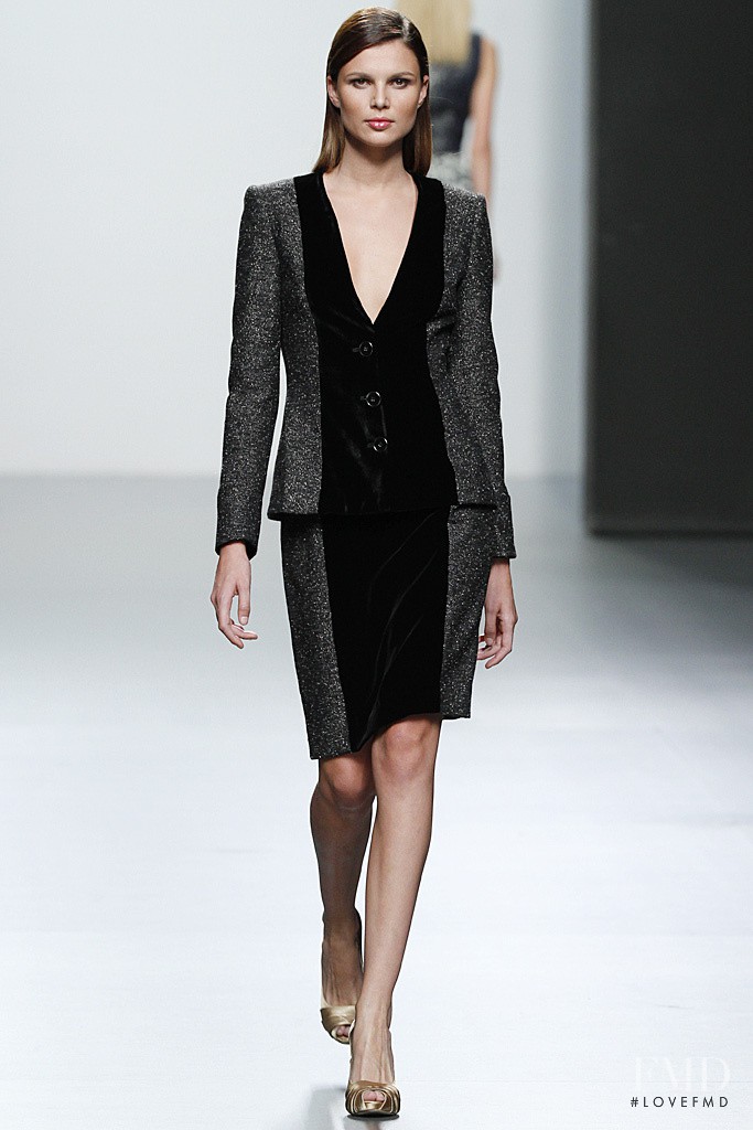 Javier Larrainzar fashion show for Autumn/Winter 2011