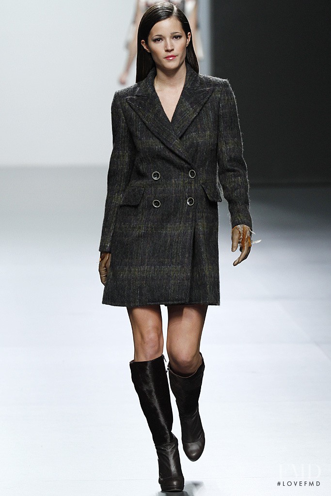 Javier Larrainzar fashion show for Autumn/Winter 2011