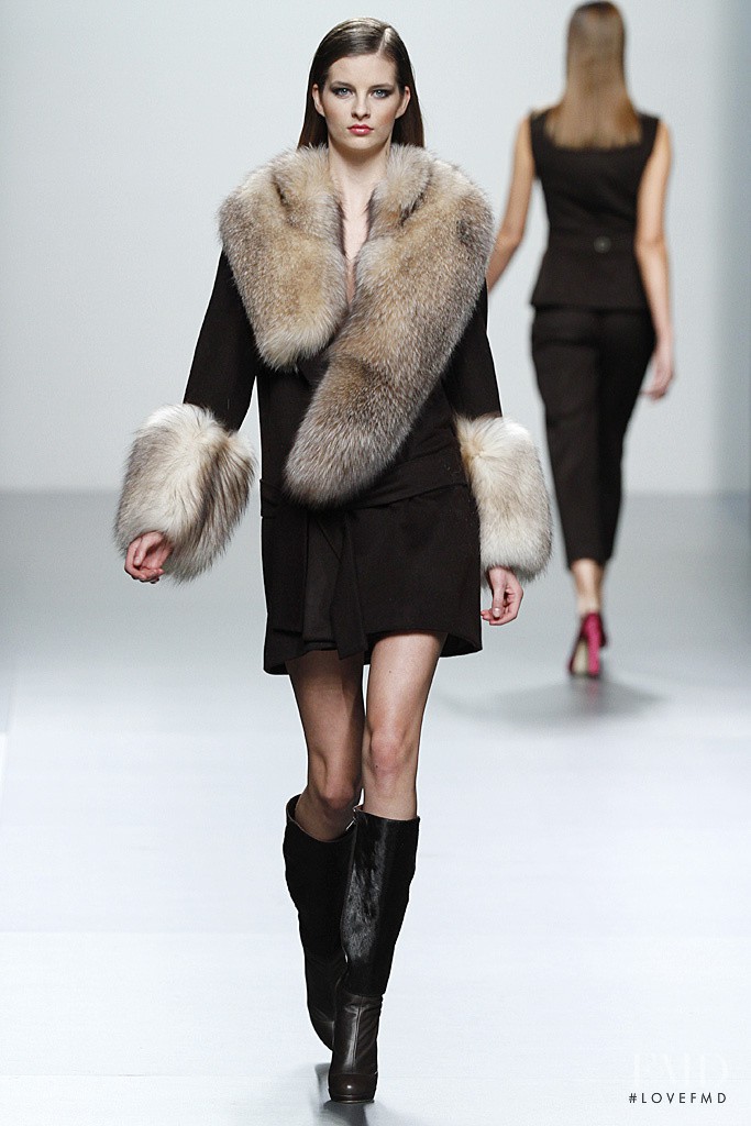 Javier Larrainzar fashion show for Autumn/Winter 2011