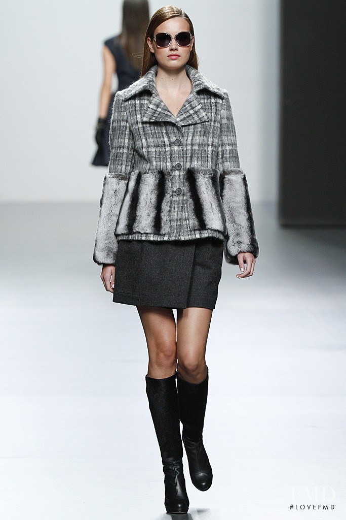 Javier Larrainzar fashion show for Autumn/Winter 2011