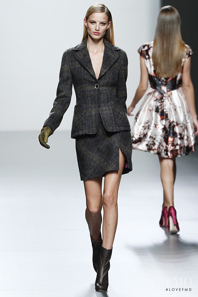 Javier Larrainzar fashion show for Autumn/Winter 2011