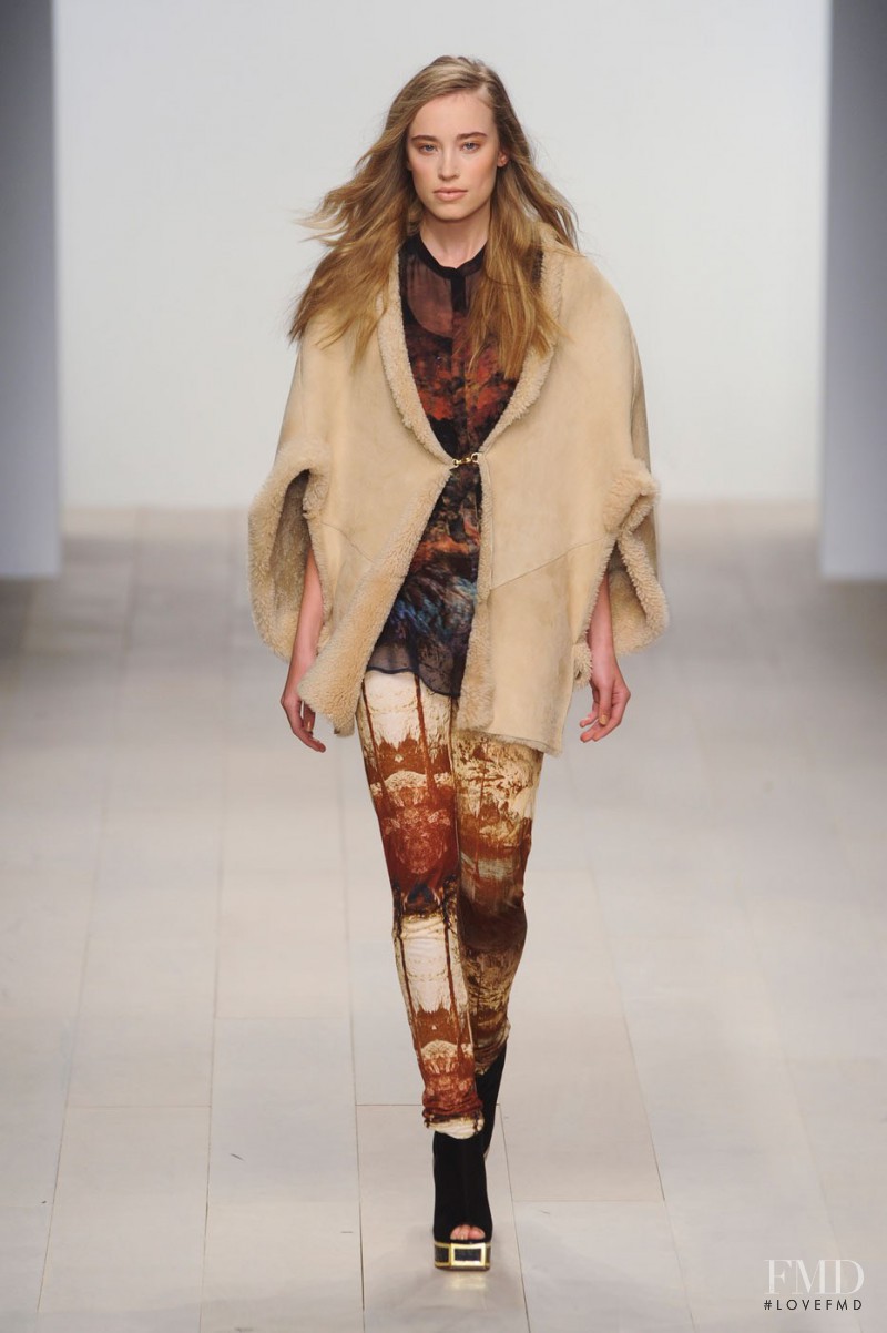 Veroni Leijnse featured in  the Felder Felder fashion show for Autumn/Winter 2012