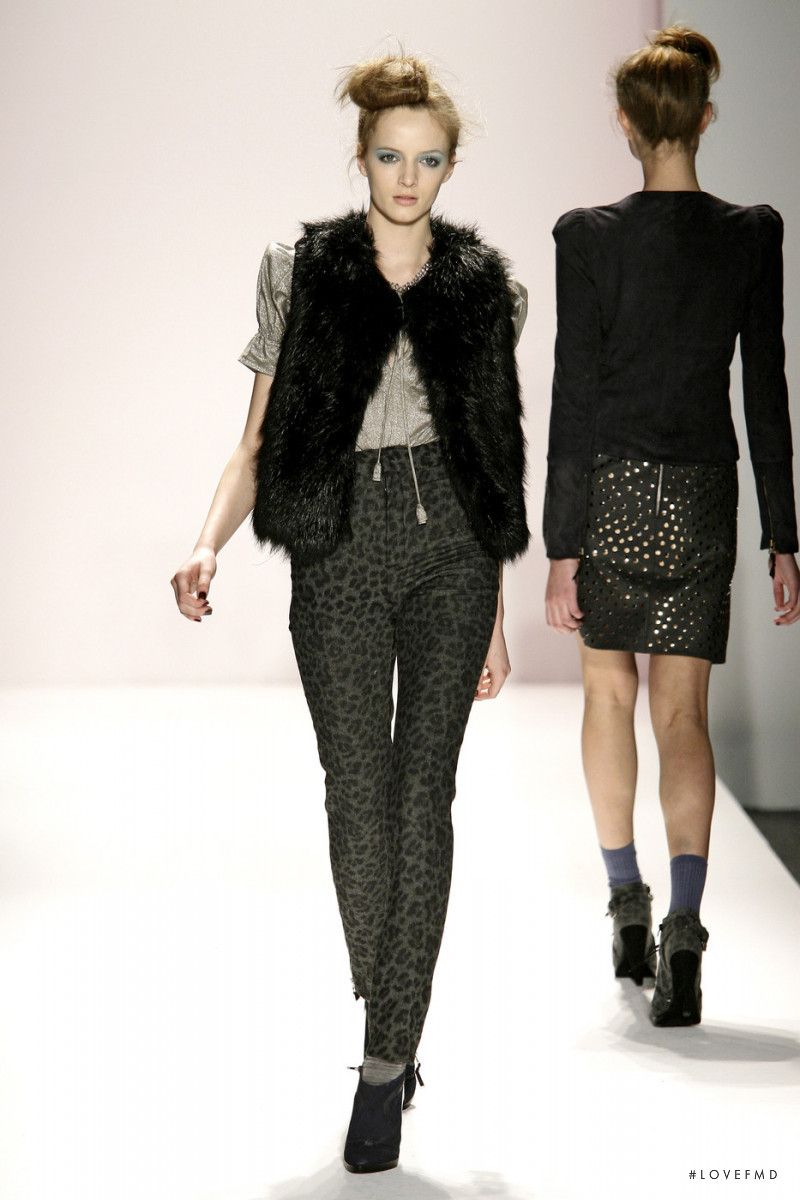 Daria Strokous featured in  the Rebecca Taylor fashion show for Autumn/Winter 2009