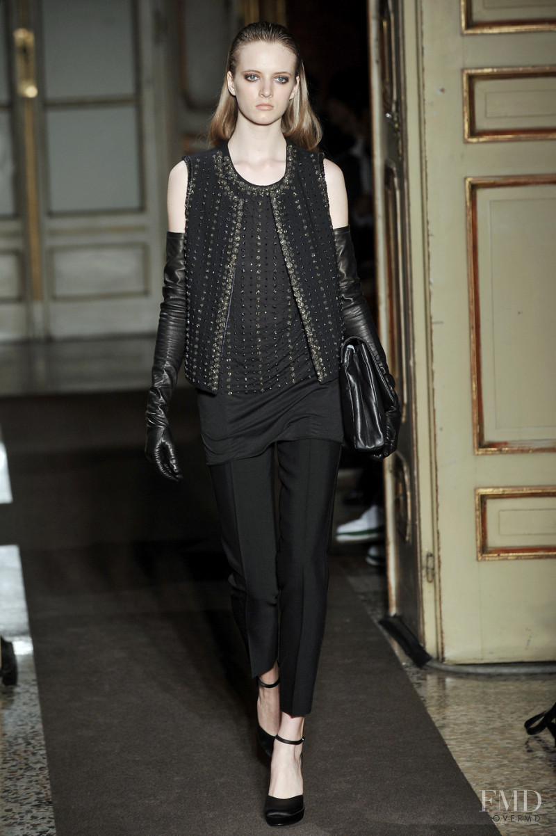 Daria Strokous featured in  the Maurizio Pecoraro fashion show for Autumn/Winter 2009