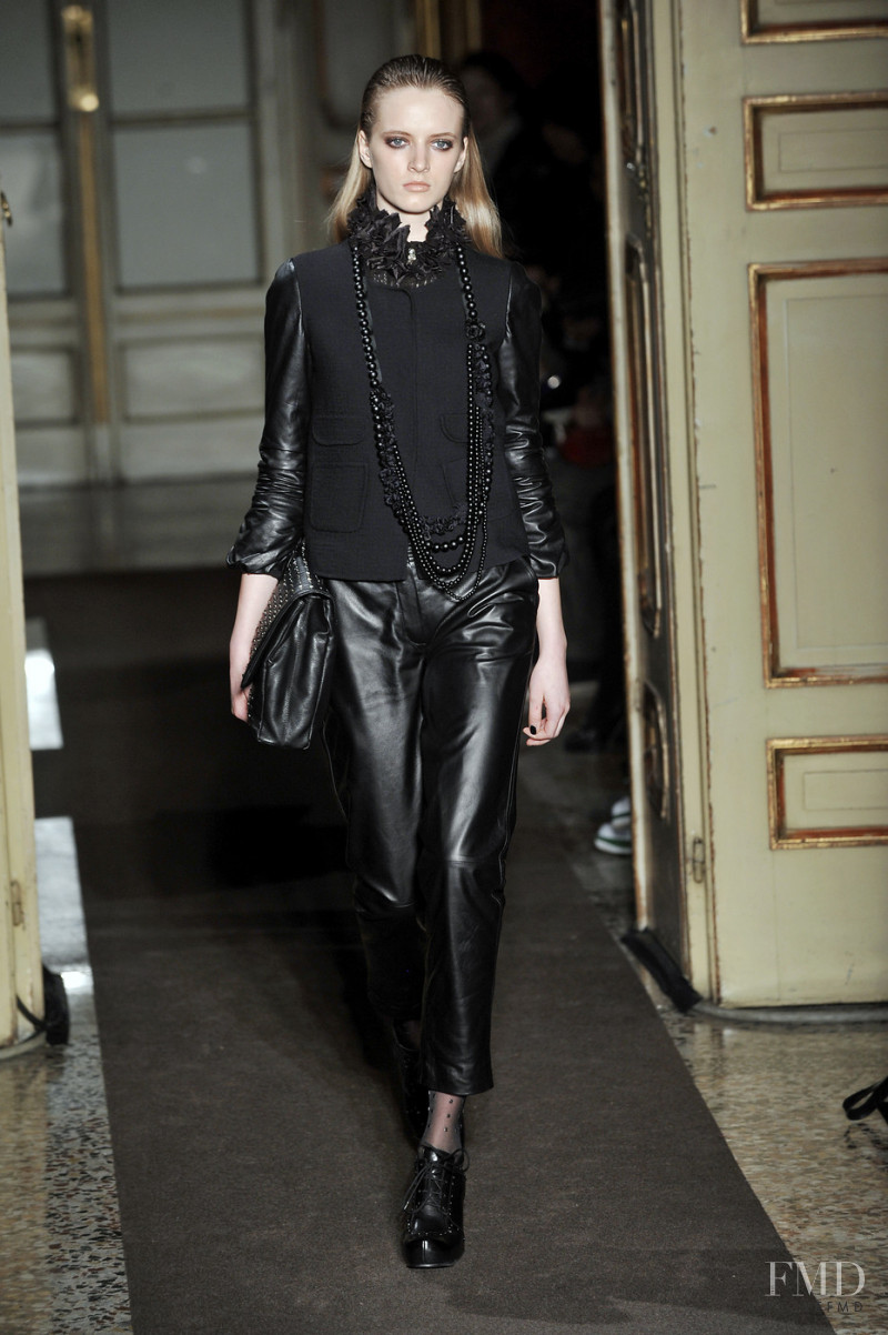 Daria Strokous featured in  the Maurizio Pecoraro fashion show for Autumn/Winter 2009