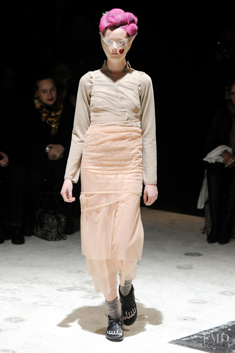 Daria Strokous featured in  the Comme Des Garcons fashion show for Autumn/Winter 2009