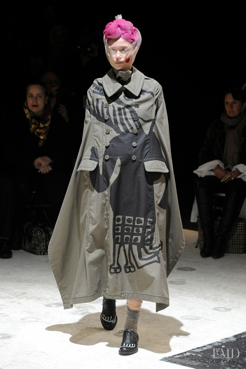 Daria Strokous featured in  the Comme Des Garcons fashion show for Autumn/Winter 2009