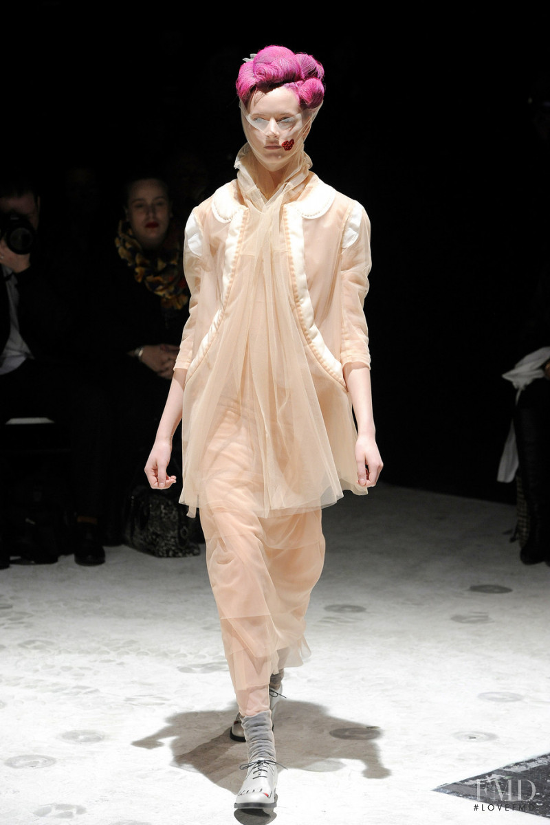 Daria Strokous featured in  the Comme Des Garcons fashion show for Autumn/Winter 2009