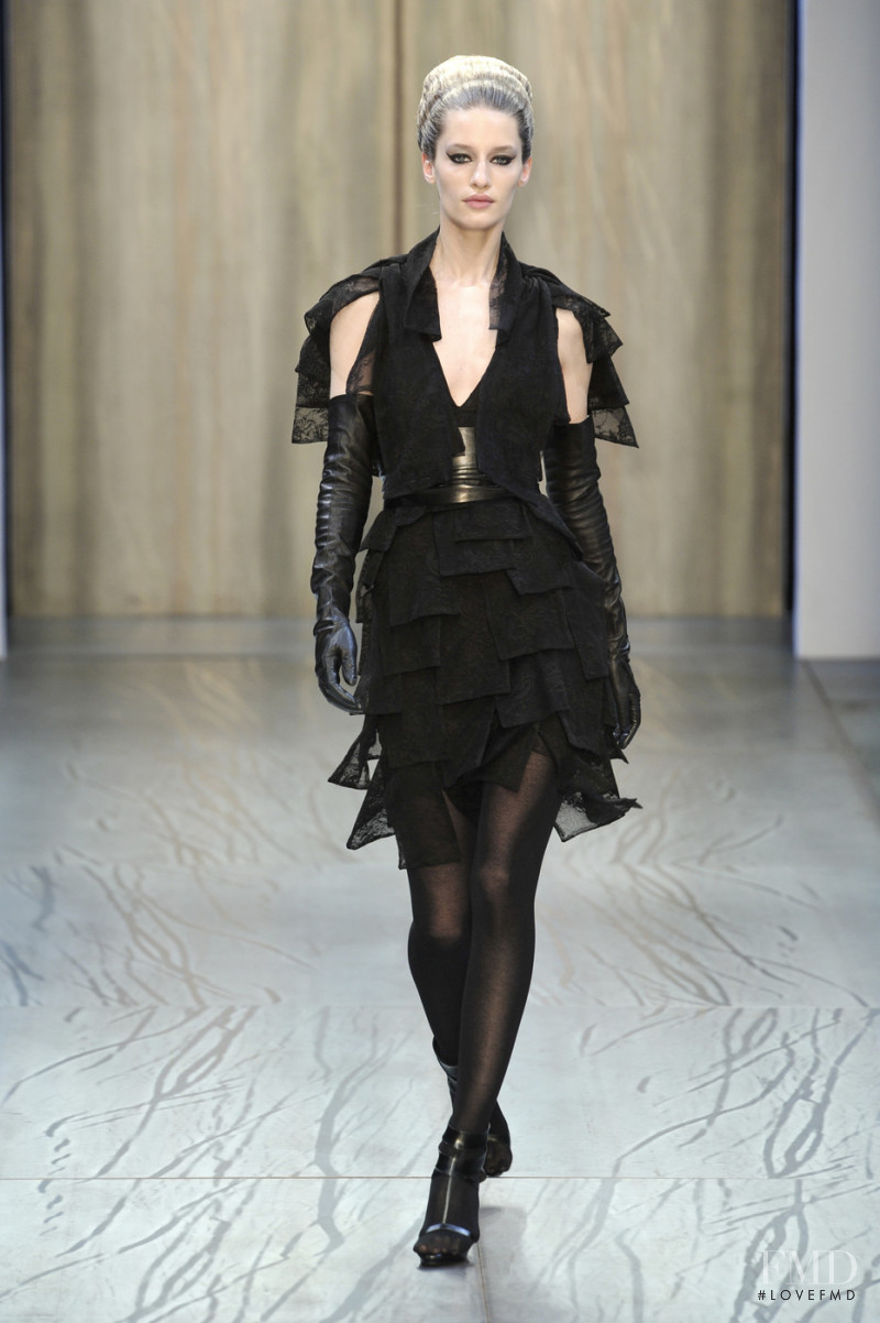 Linda Vojtova featured in  the Guy Laroche fashion show for Autumn/Winter 2009