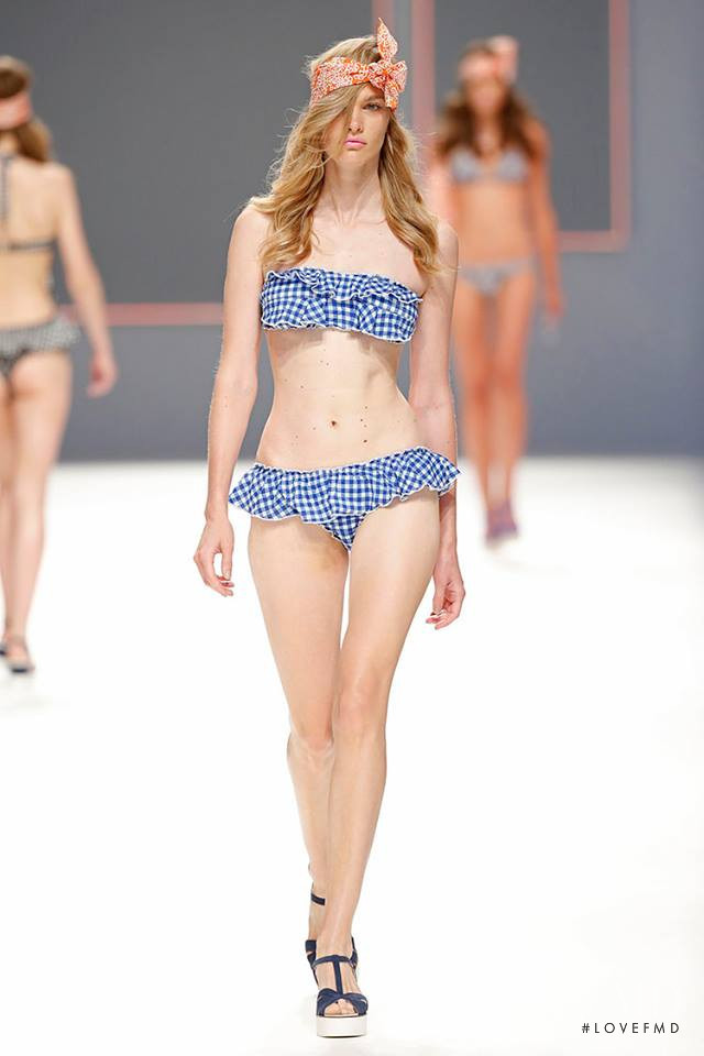 Irina Nikolaeva featured in  the Como un pez en el agua fashion show for Spring/Summer 2016