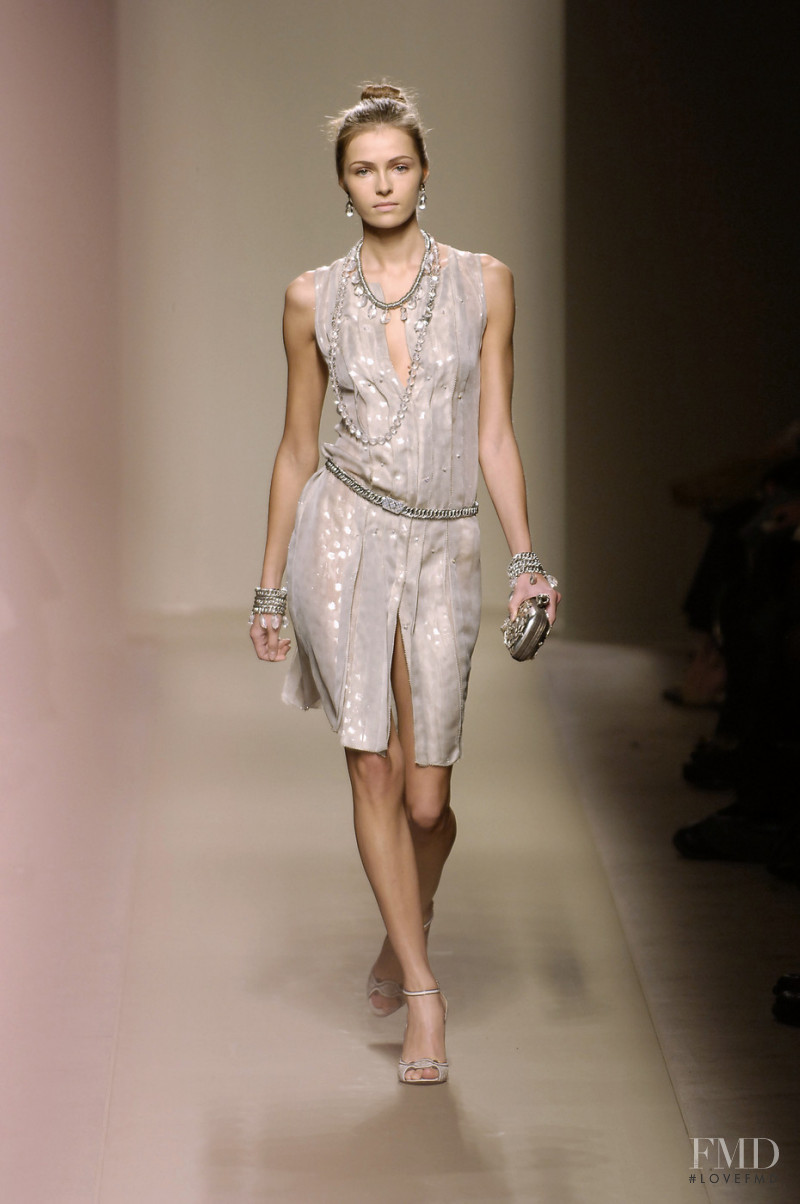 Valentina Zelyaeva featured in  the Bottega Veneta fashion show for Autumn/Winter 2006
