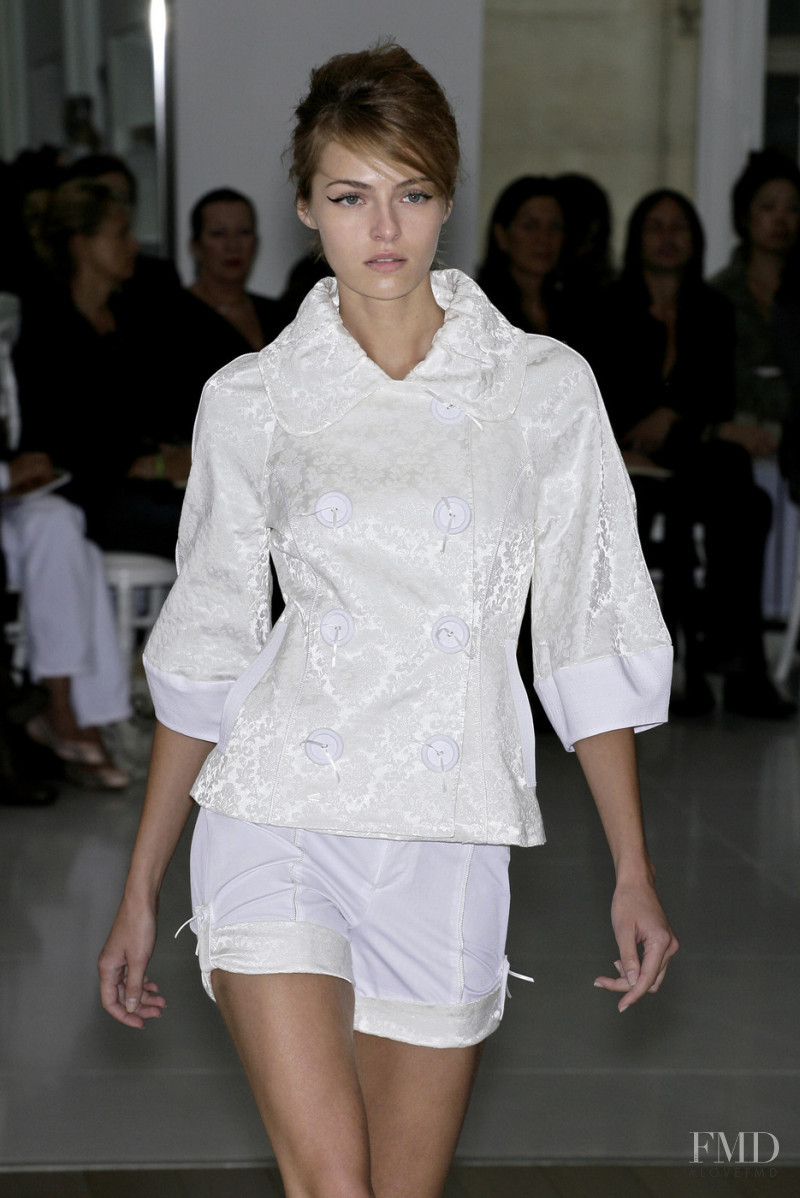 Valentina Zelyaeva featured in  the Atsuro Tayama fashion show for Spring/Summer 2007