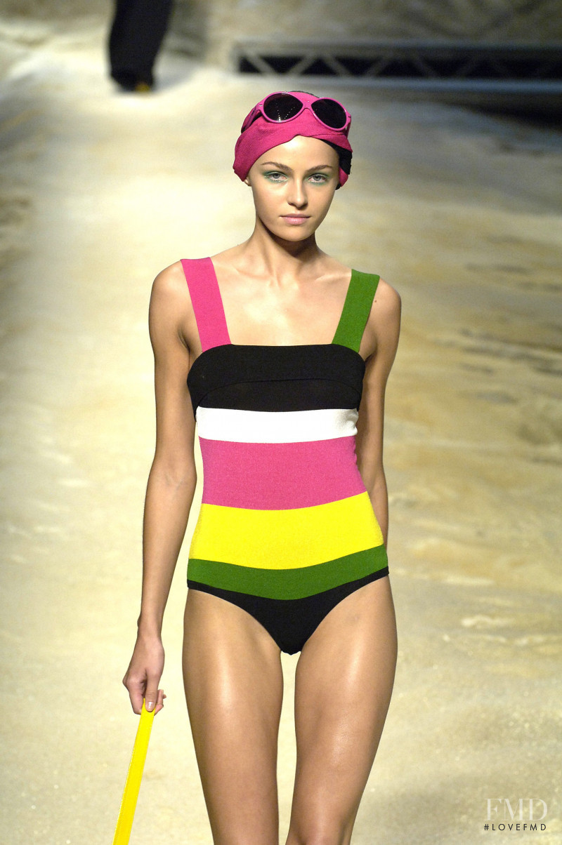 Valentina Zelyaeva featured in  the Kenzo fashion show for Spring/Summer 2007