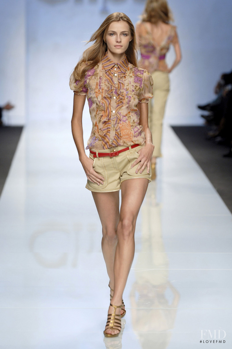 Valentina Zelyaeva featured in  the Clips fashion show for Spring/Summer 2007