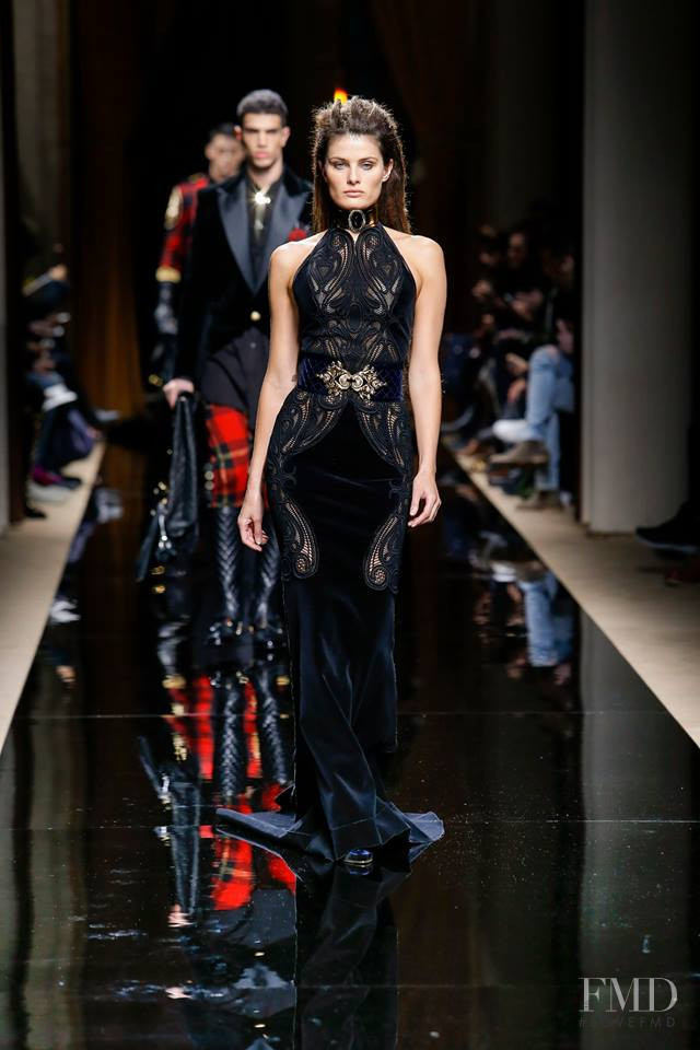 Isabeli Fontana featured in  the Balmain fashion show for Autumn/Winter 2016