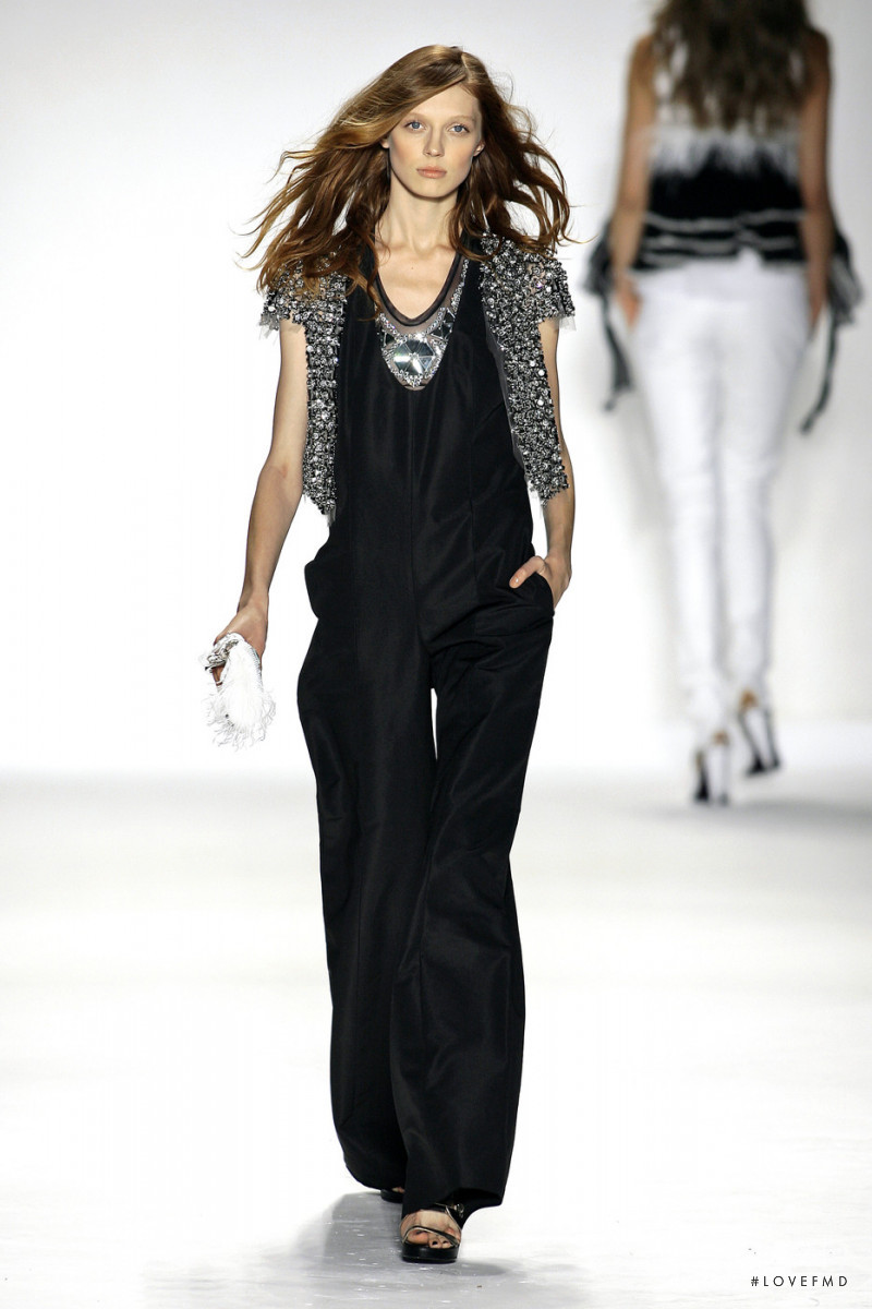 Olga Sherer featured in  the Derercuny fashion show for Spring/Summer 2009