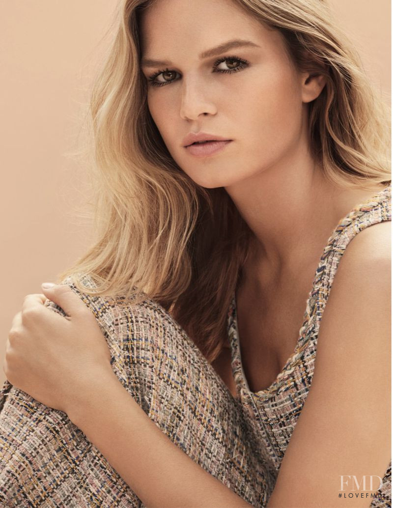 Anna Ewers featured in  the Chanel Beauty Les Beiges advertisement for Spring/Summer 2018
