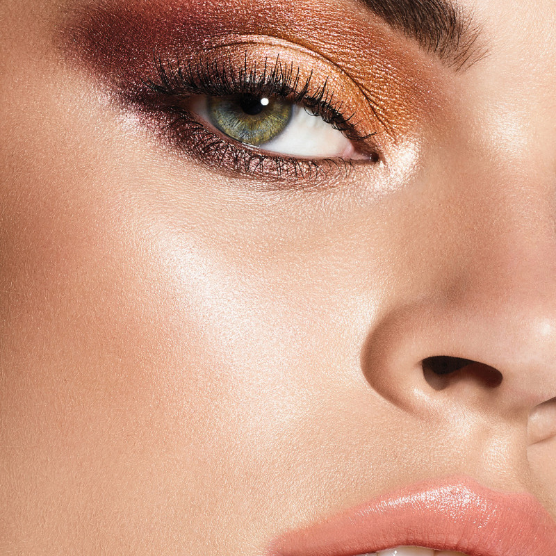Cara Taylor featured in  the Tom Ford Beauty advertisement for Spring/Summer 2018