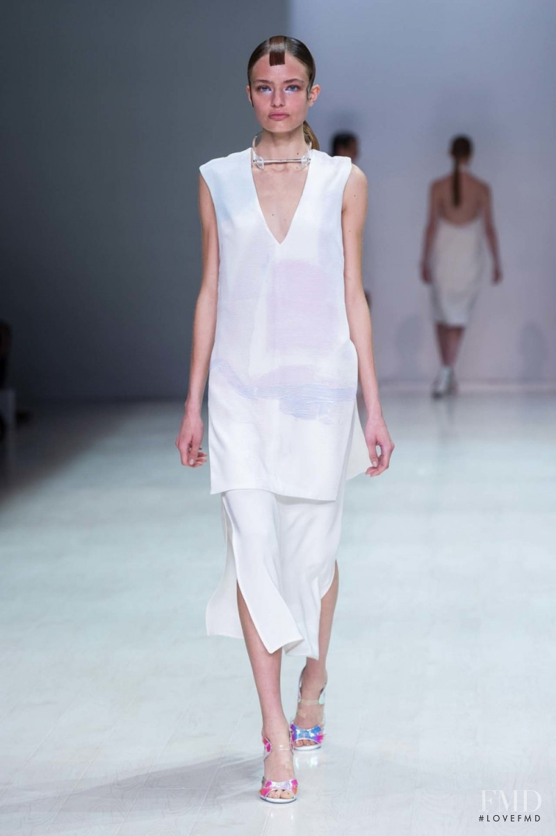 Anna Mila Guyenz featured in  the Hayono Setiadi fashion show for Spring/Summer 2015