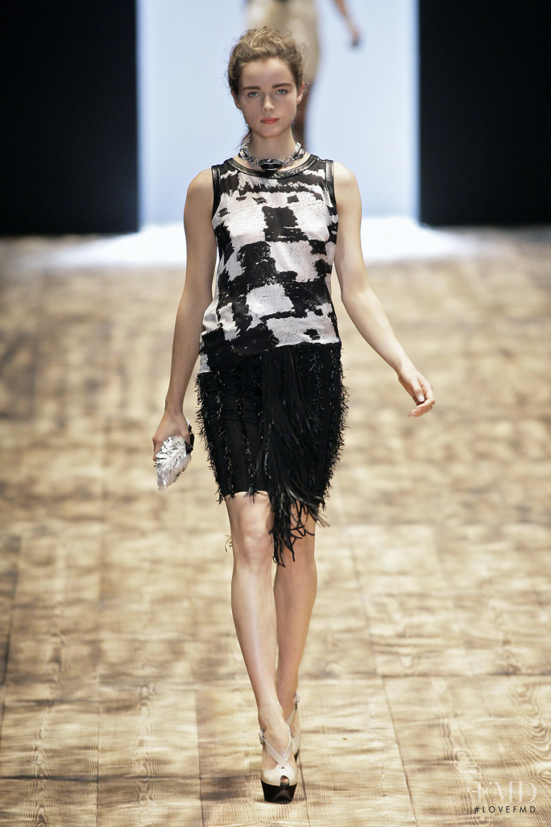 Anna de Rijk featured in  the Giambattista Valli fashion show for Spring/Summer 2010