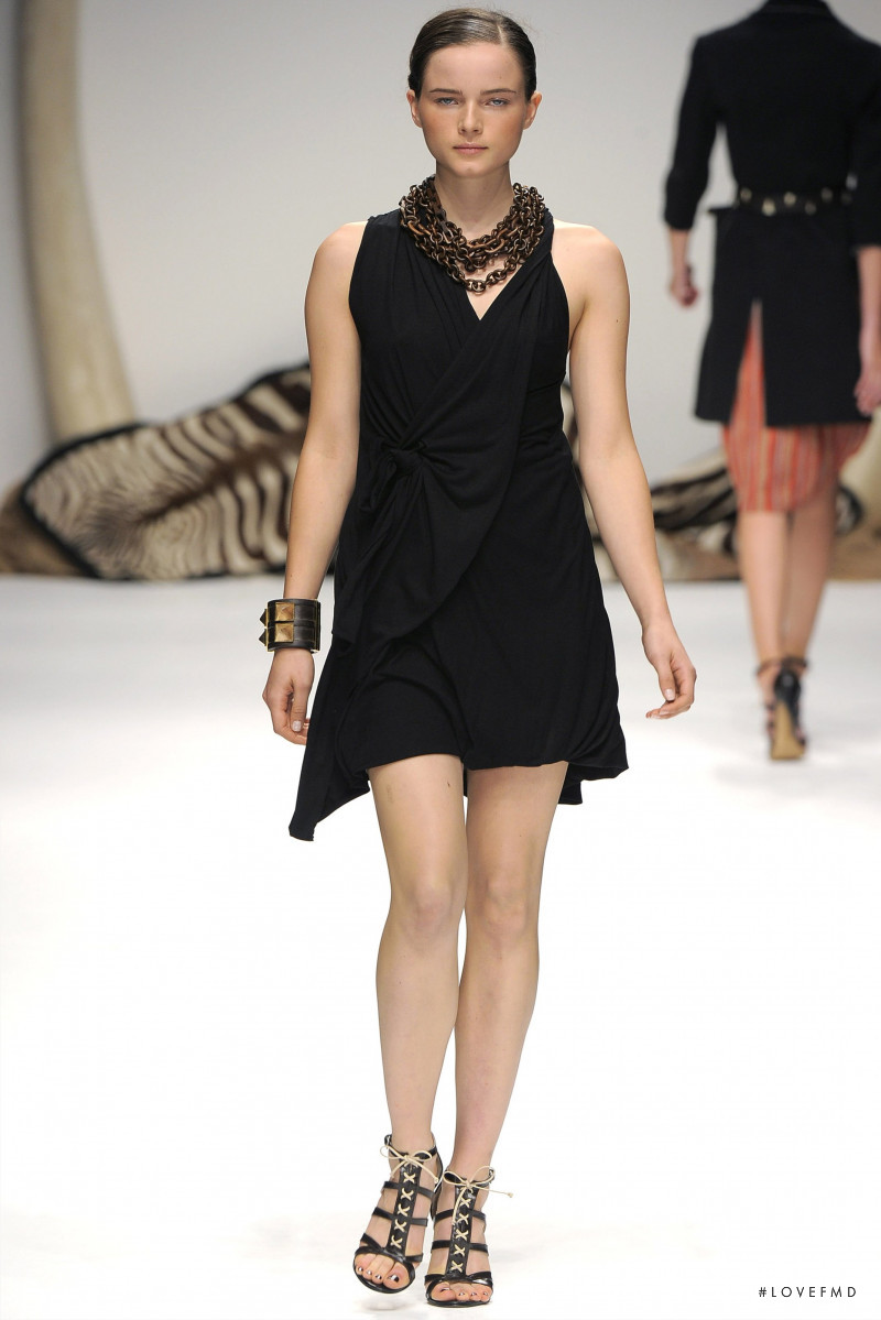 Anna de Rijk featured in  the Kinder Aggugini fashion show for Spring/Summer 2011