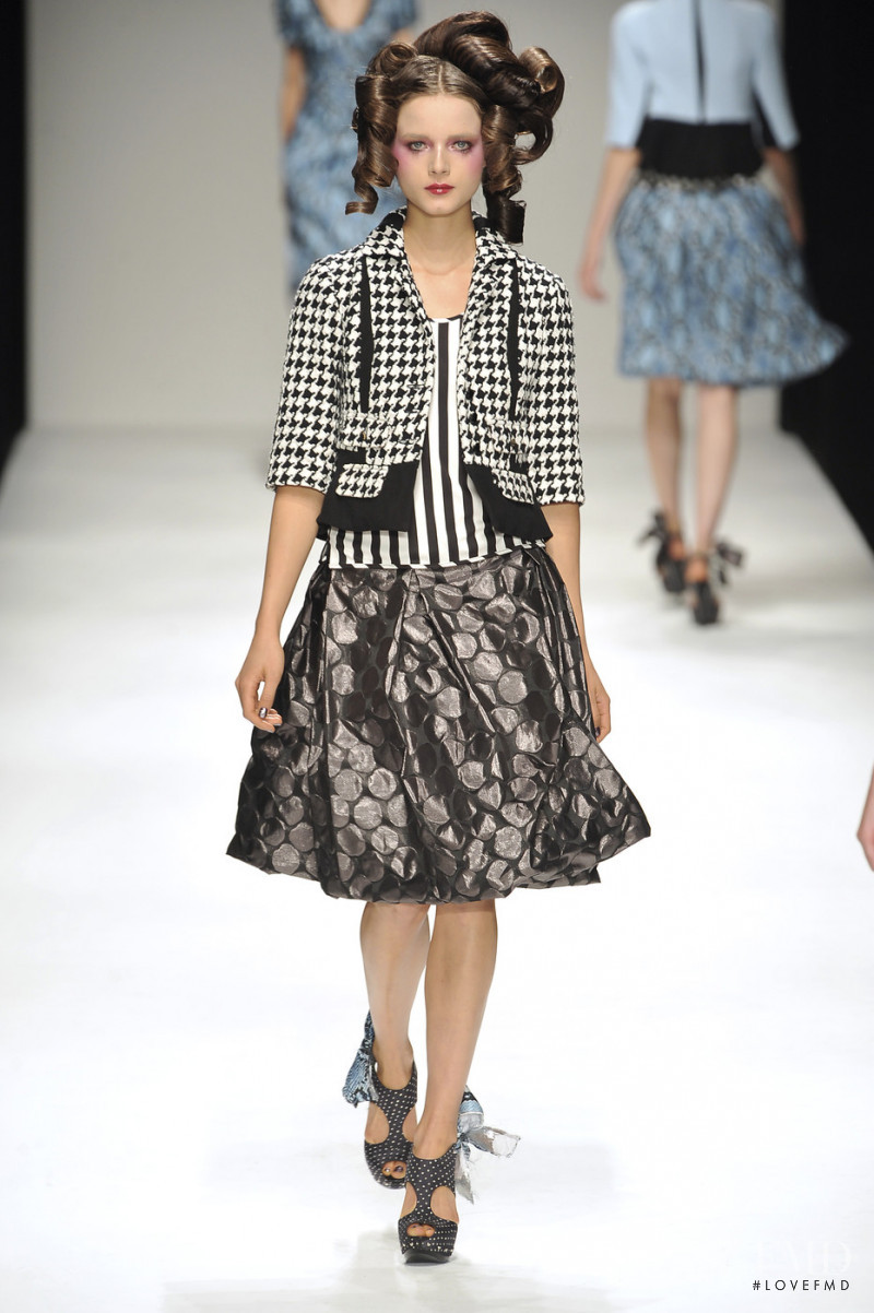 Anna de Rijk featured in  the Kinder Aggugini fashion show for Spring/Summer 2010