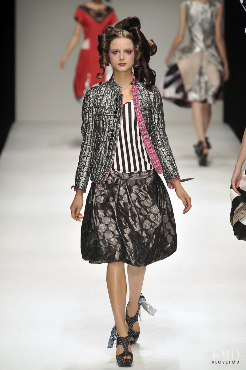Anna de Rijk featured in  the Kinder Aggugini fashion show for Spring/Summer 2010