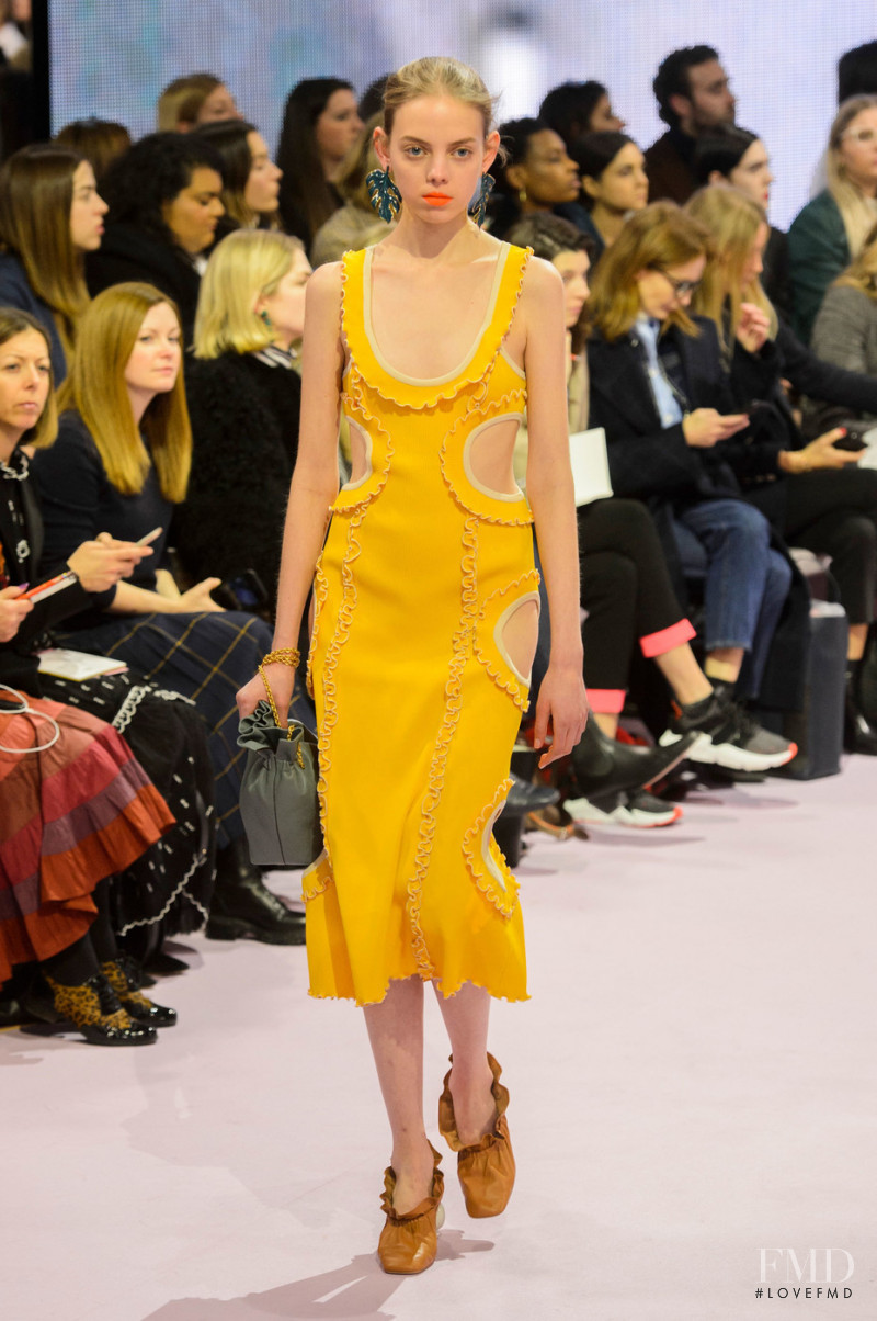 Mariana Zaragoza featured in  the Mulberry fashion show for Spring/Summer 2018