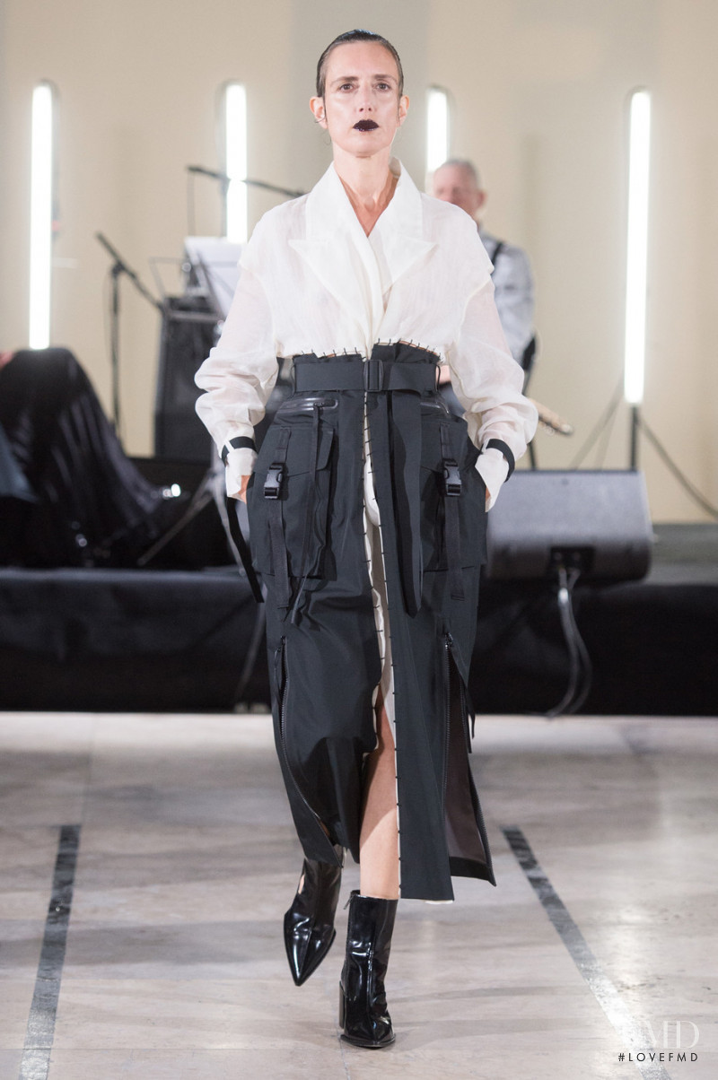 Yang Li fashion show for Spring/Summer 2018