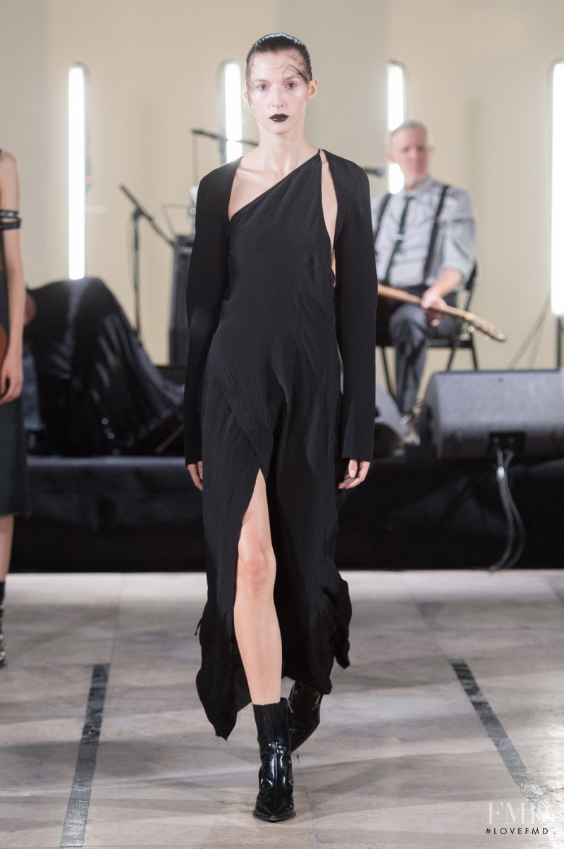 Karolina Laczkowska featured in  the Yang Li fashion show for Spring/Summer 2018