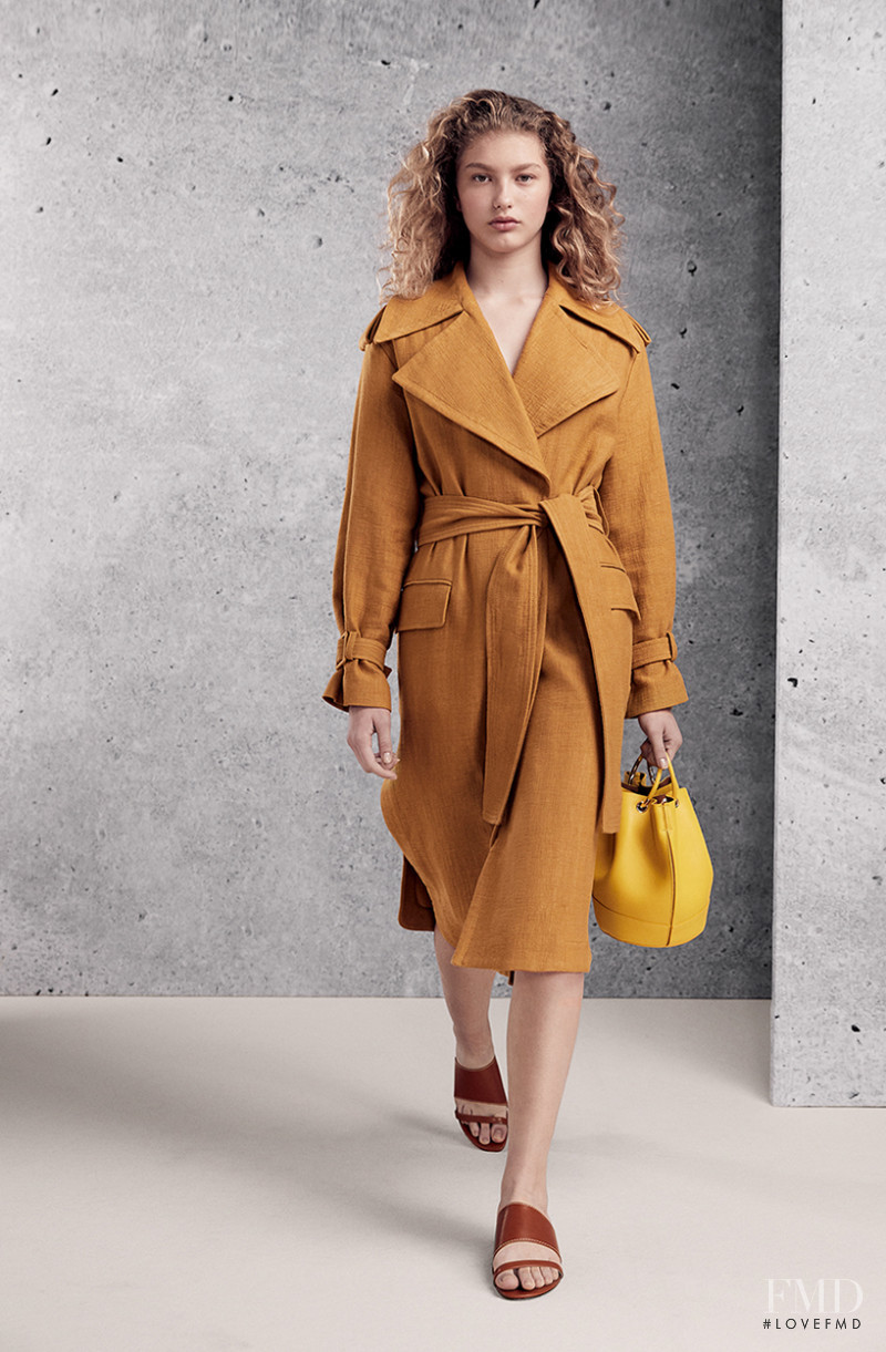 Dorit Revelis featured in  the Massimo Dutti fashion show for Spring/Summer 2018