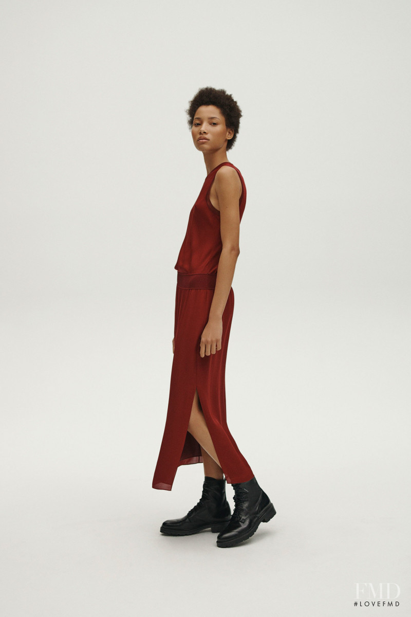 Lineisy Montero featured in  the Theory lookbook for Resort 2018