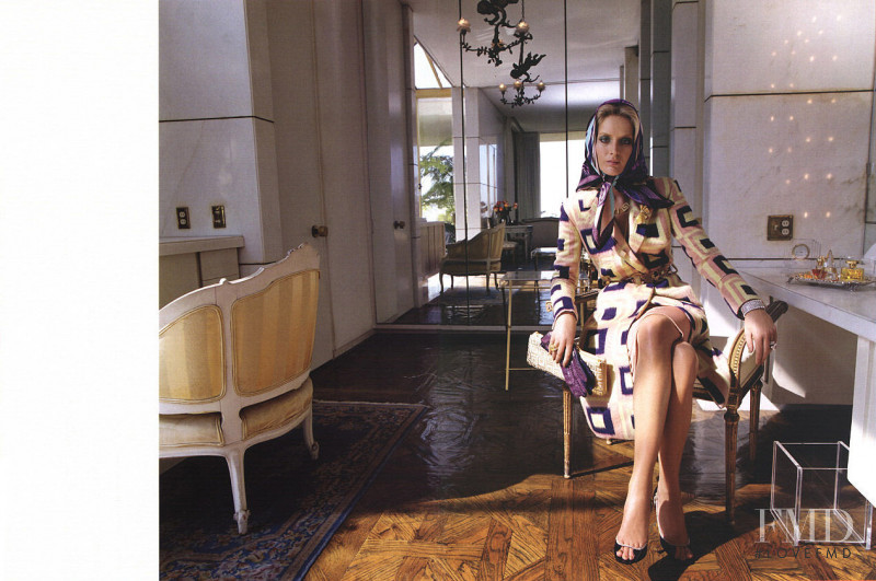 Georgina Grenville featured in  the Versace advertisement for Autumn/Winter 2000