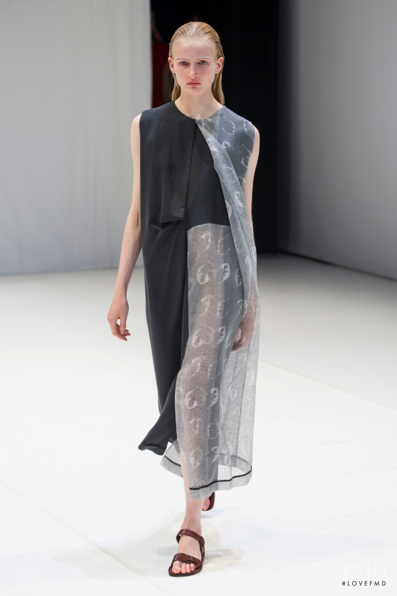 Hussein Chalayan fashion show for Spring/Summer 2018