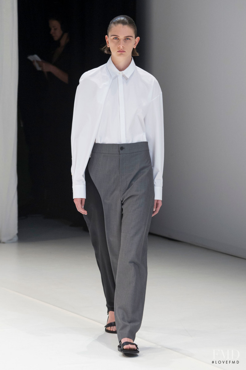 Hussein Chalayan fashion show for Spring/Summer 2018