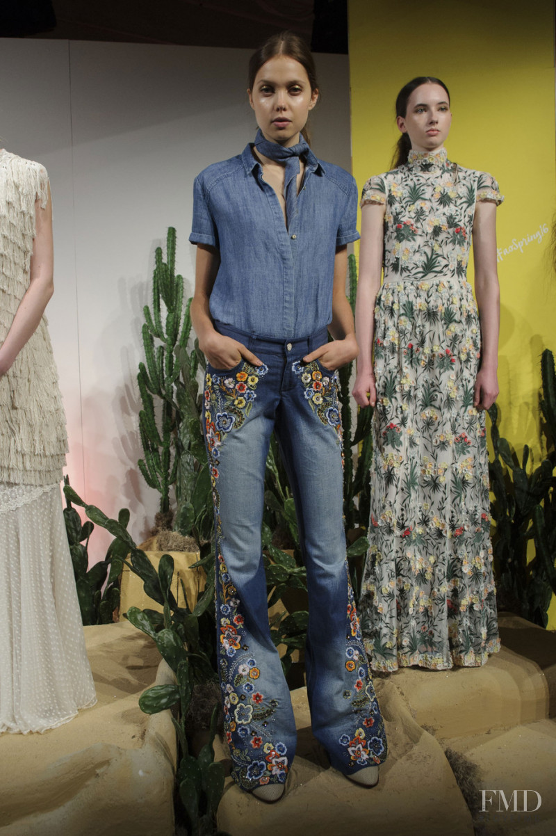 Alice + Olivia fashion show for Spring/Summer 2016