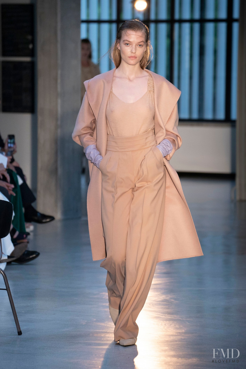 Roos Abels featured in  the Max Mara fashion show for Resort 2019