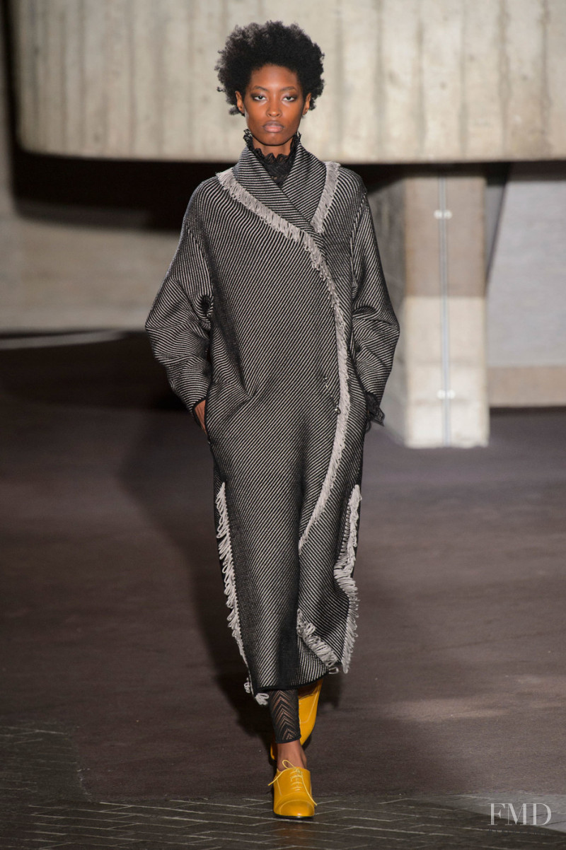 Roland Mouret fashion show for Autumn/Winter 2018