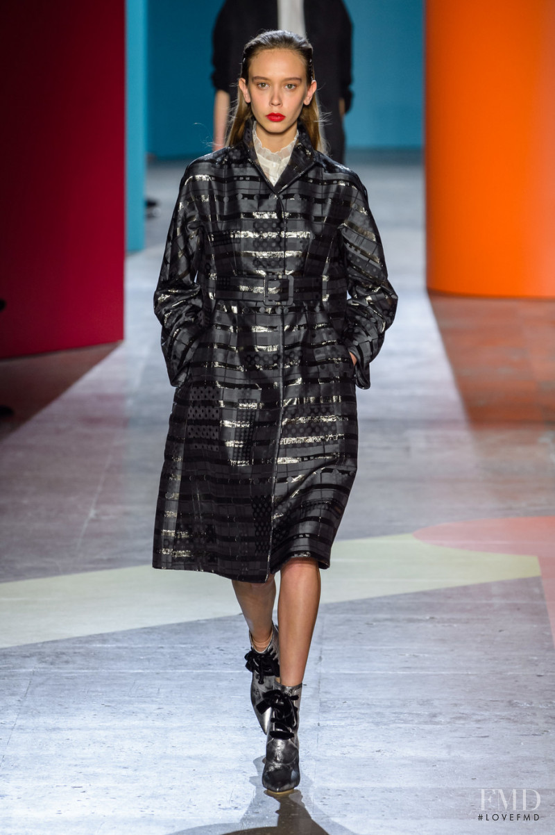 Moira Berntz featured in  the Shiatzy Chen fashion show for Autumn/Winter 2018