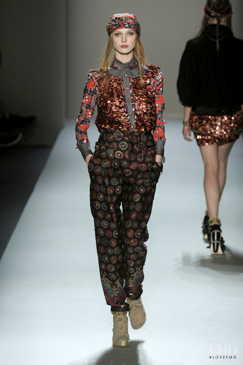 Olga Sherer featured in  the Alexandre Herchcovitch fashion show for Autumn/Winter 2010
